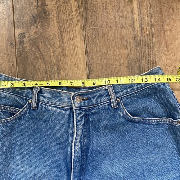 Vintage Levi’s cutoffs - Picture 6 of 8